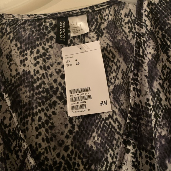 H&M snakeskin crop top - Picture 3 of 3